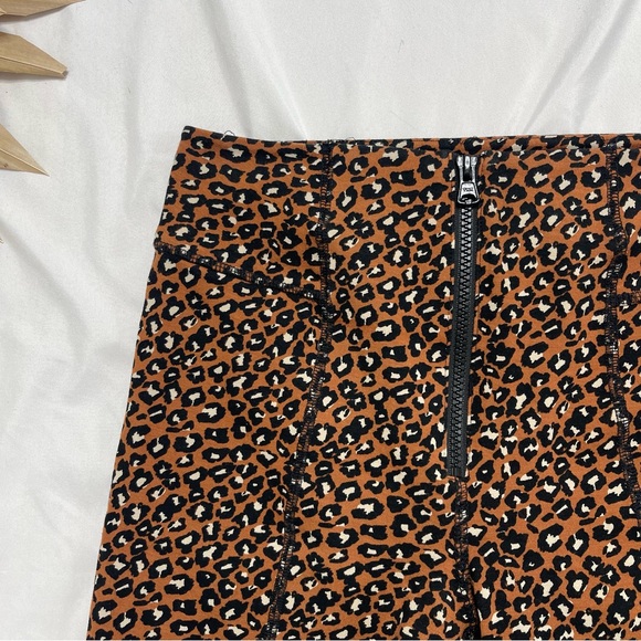 Free People Lucky Strike Leopard Cheetah Brown Zip Front Biker Shorts Size Small - Picture 3 of 6